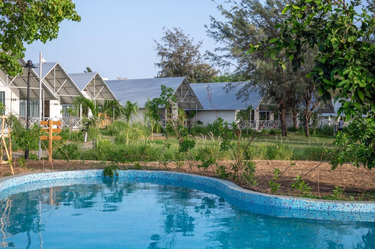 Praveg Beach Resort Daman Lighthouse Beach Kültér fotó