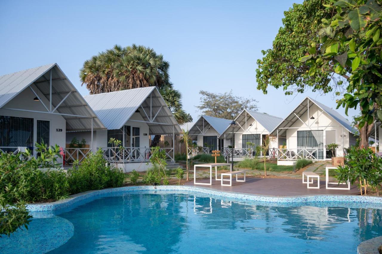 Praveg Beach Resort Daman Lighthouse Beach Kültér fotó