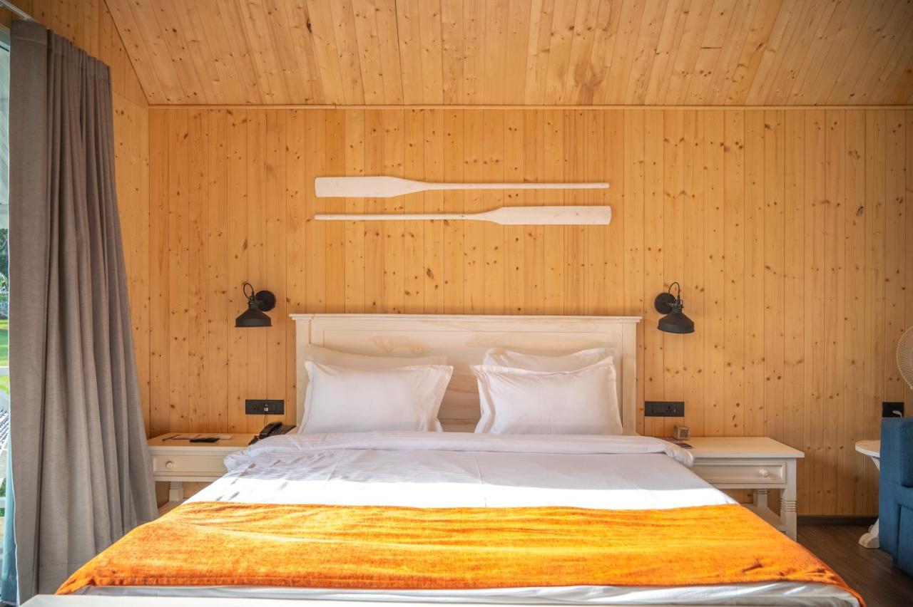 Praveg Beach Resort Daman Lighthouse Beach Kültér fotó